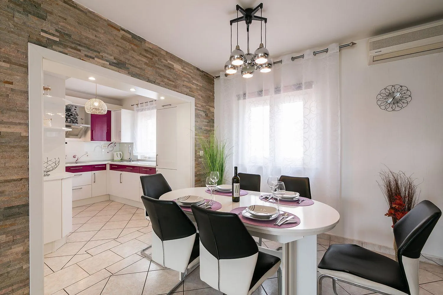 Charmantes Apartment Nur 500 Meter Zum Strand Mit Privatem Balkon, Grill, Privatparkplatz Crikvenica